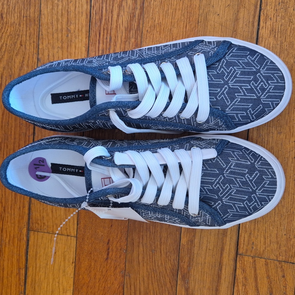 Tommy Hilfiger Womens Sneakers, size 6,5 NWOB - Picture 6 of 14